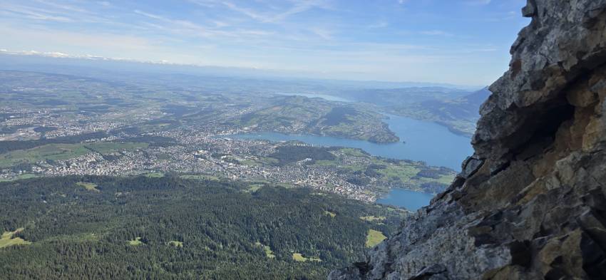 8) Vu sur la ville de Lucerne et ses environs depuis le Mont Pilate